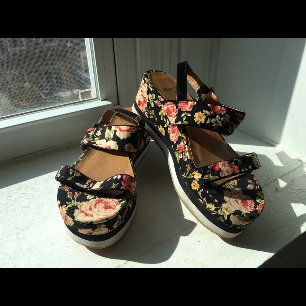 Kimchi Blue Floral Platform Sandals